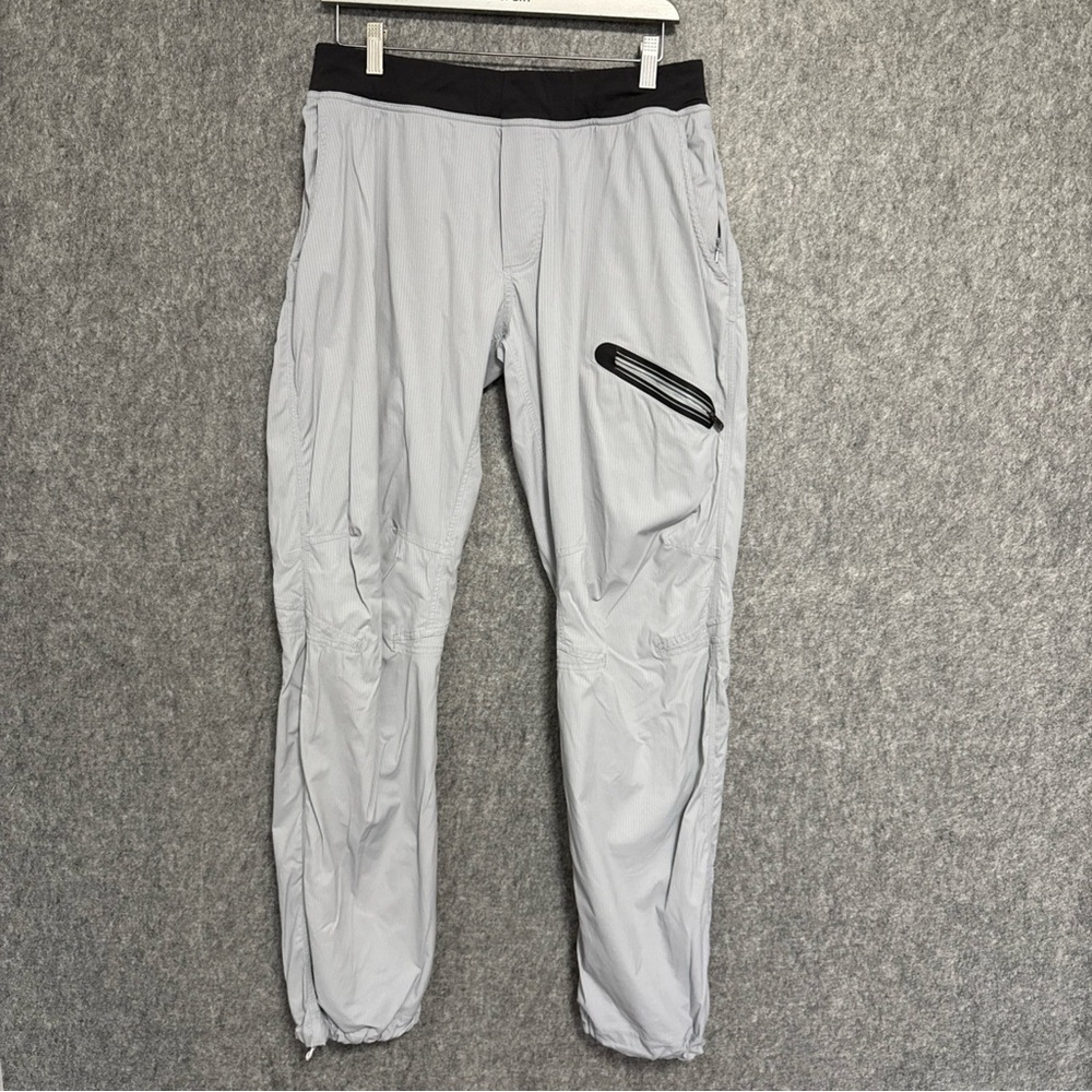 Lululemon Mens Joggers Sweatpants Gray RN 106259 CA 35801  size E 4